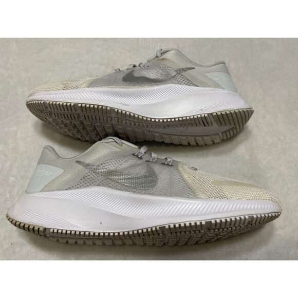 Nike Women’s Running Shoes Size 9 Quest 4 DA1106-100 White Sneakers Comfort - Picture 7 of 9